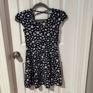 Blue dress with flower print and crossover in the back